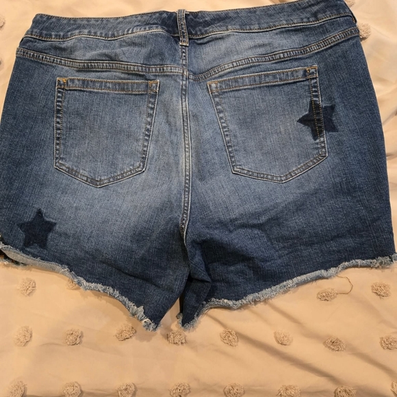 Torrid Blue Star Jean Shorts - Picture 2 of 2